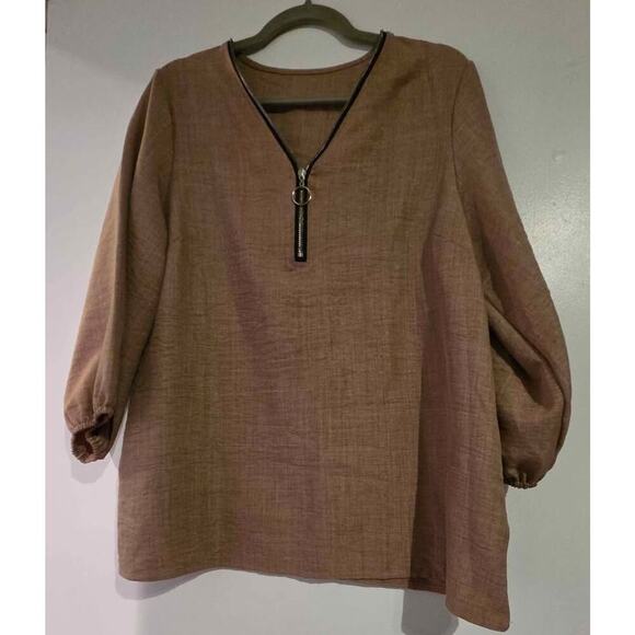 EUC  "Zip Into Chic Beige Blouse" Large - Picture 2 of 2